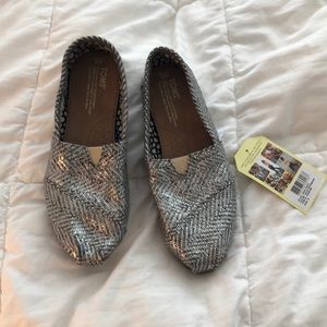 Toms silver flats